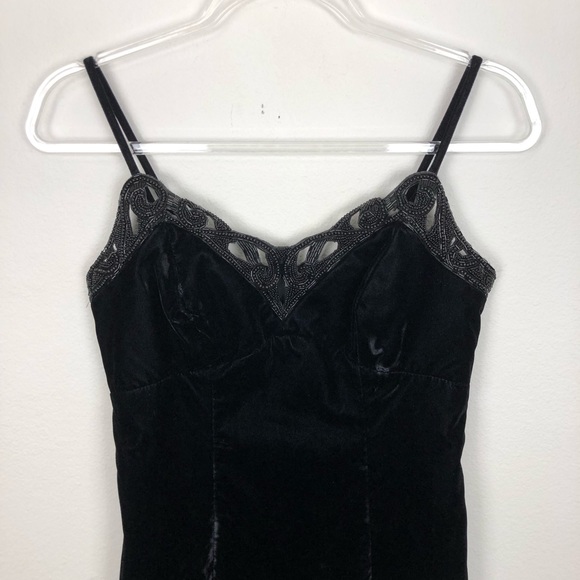 VINTAGE Black Velour Beaded Cocktail Dress Sz 7/8 - Picture 3 of 6
